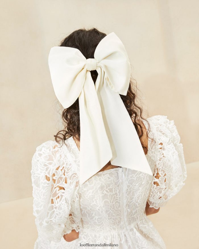 esso Loeffler Randall donne fiocco per capelli oversize di Cherie crema T4022J160 Accessori